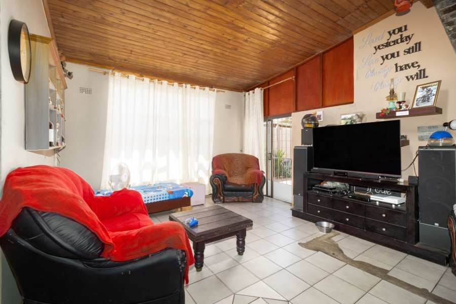 4 Bedroom Property for Sale in Avondale Western Cape